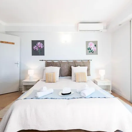 Rez-de-jardin Croisette Face A La Plage, Garage - Rez-de-jardin Croisette Face A La Plage, Garage Mae-3083 * Cannes